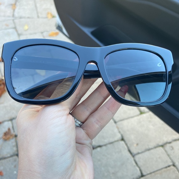 Authentic Gucci sunglasses - Picture 8 of 9